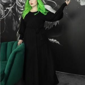 Duchess Foxblood Bishop thumb-hole black dress